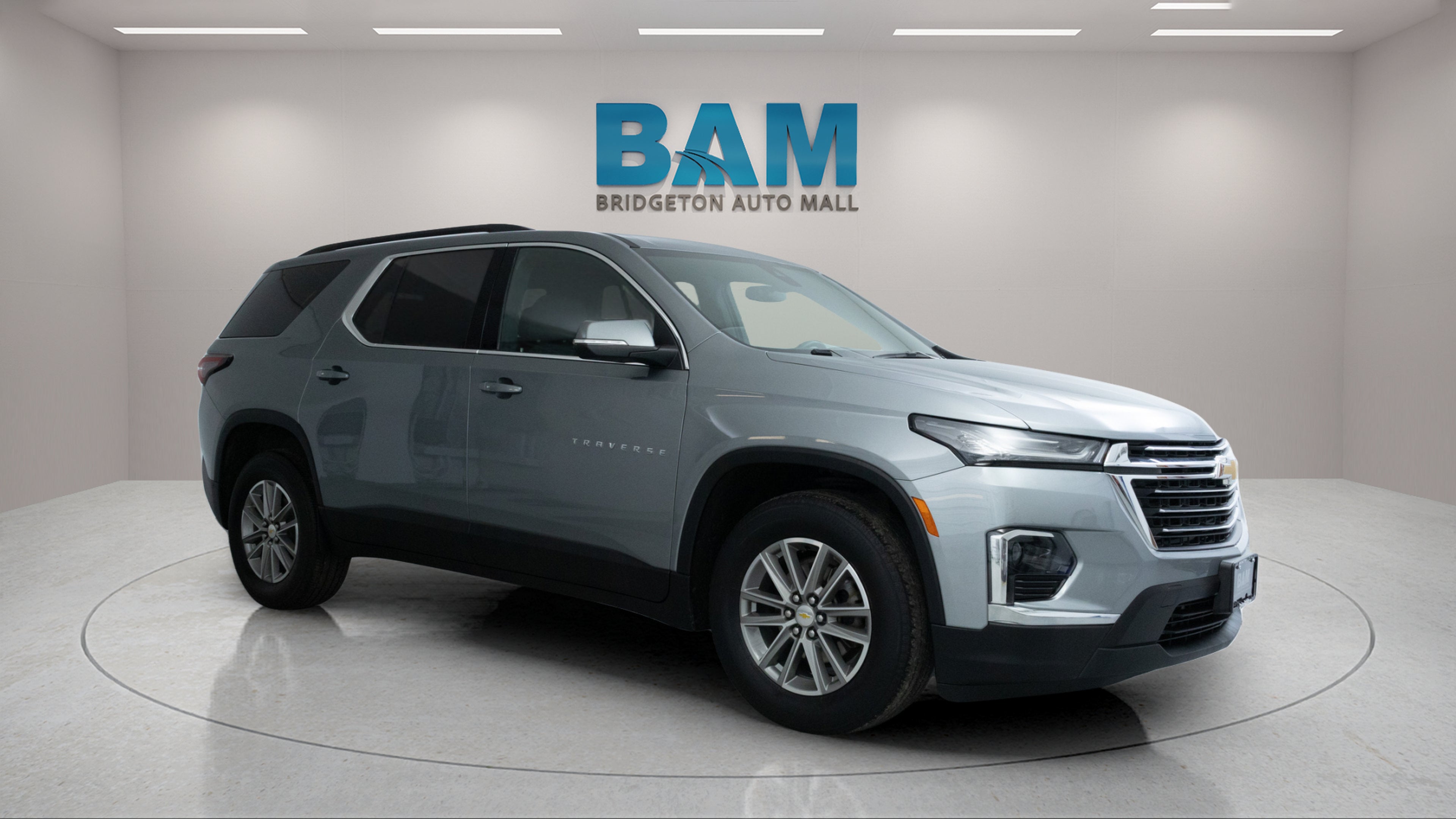 2023 Chevrolet Traverse AWD LT Cloth in Sterling Gray Metallic — front three-quarter view